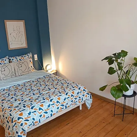 Renovated Charming Apartment *